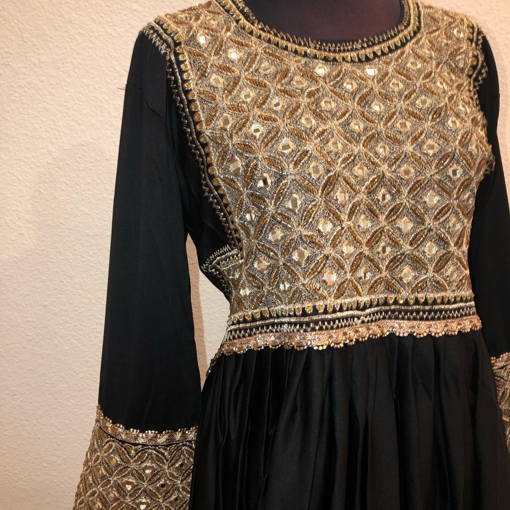 BLACK AND GOLD MIRRORED AFGHAN CLOTHES